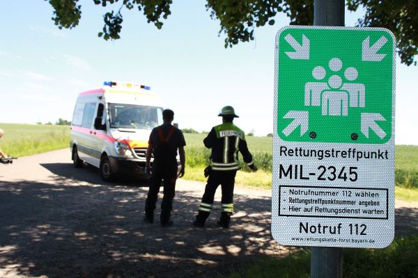 rettungskette-bayern_rettungstreffpunktschild